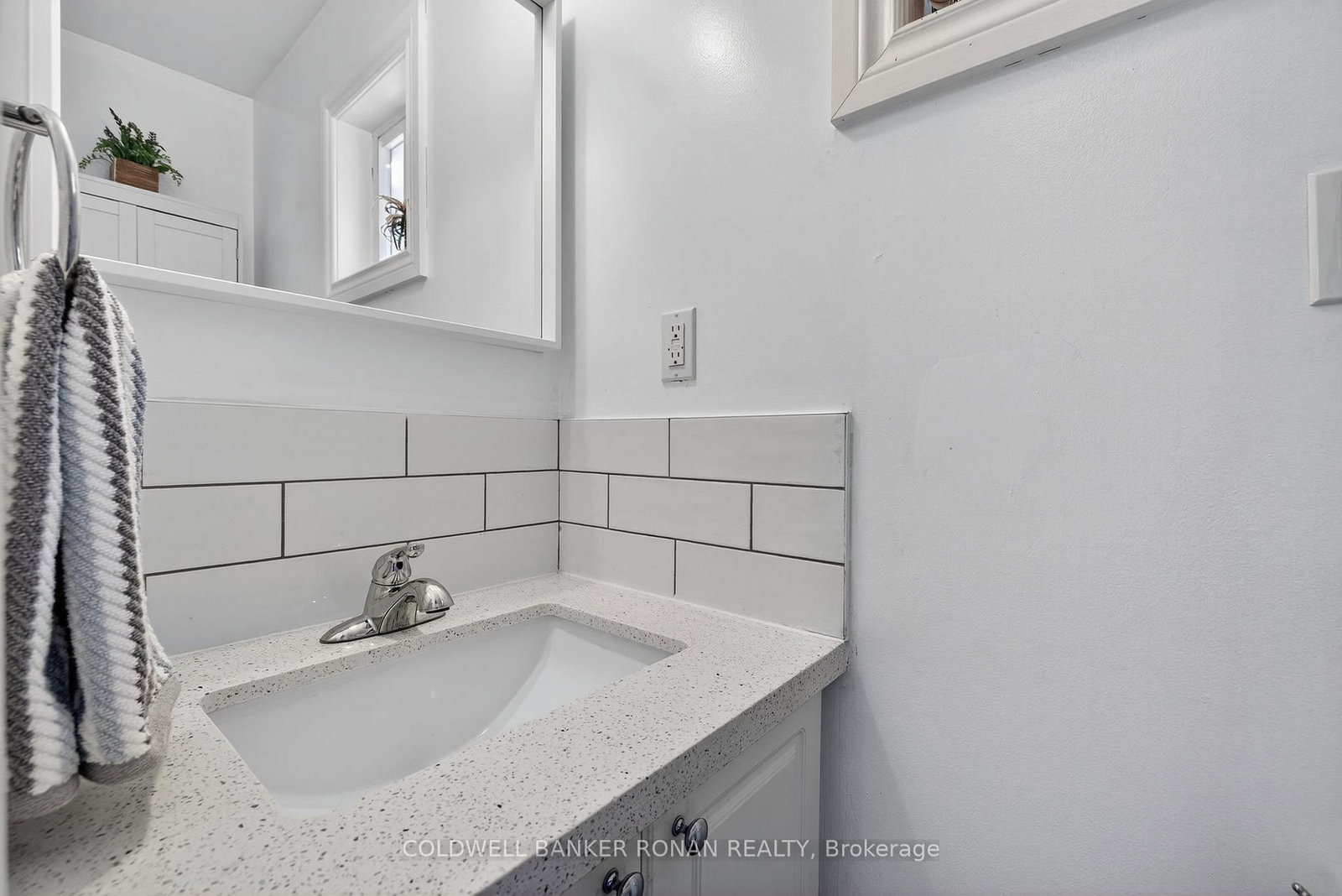 Detached House for sale at 82 Oak Street, New Tecumseth, Ontario, L9R 1P3 - Alliston - MLS: N12883364