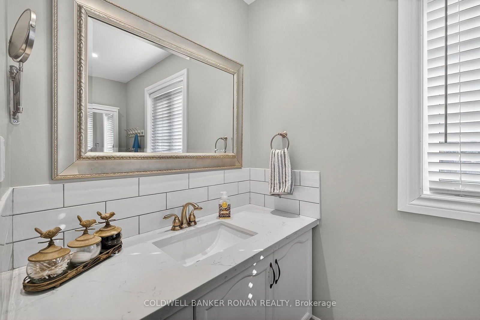 Detached House for sale at 82 Oak Street, New Tecumseth, Ontario, L9R 1P3 - Alliston - MLS: N12883364