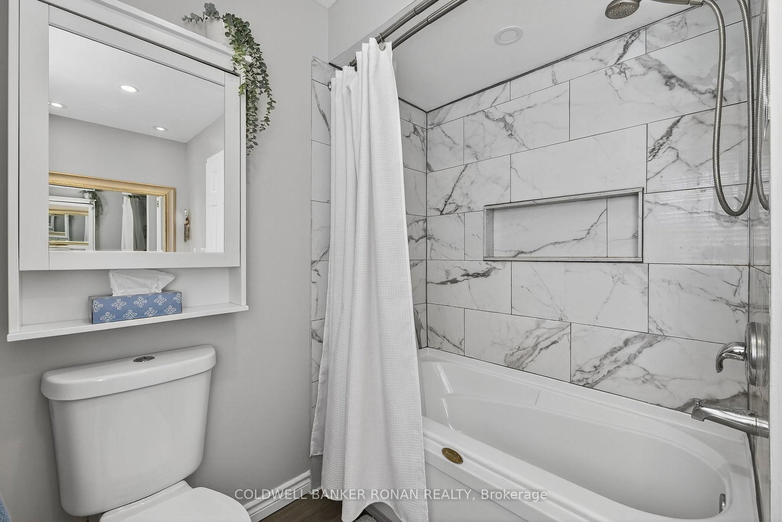 Detached House for sale at 82 Oak Street, New Tecumseth, Ontario, L9R 1P3 - Alliston - MLS: N12883364