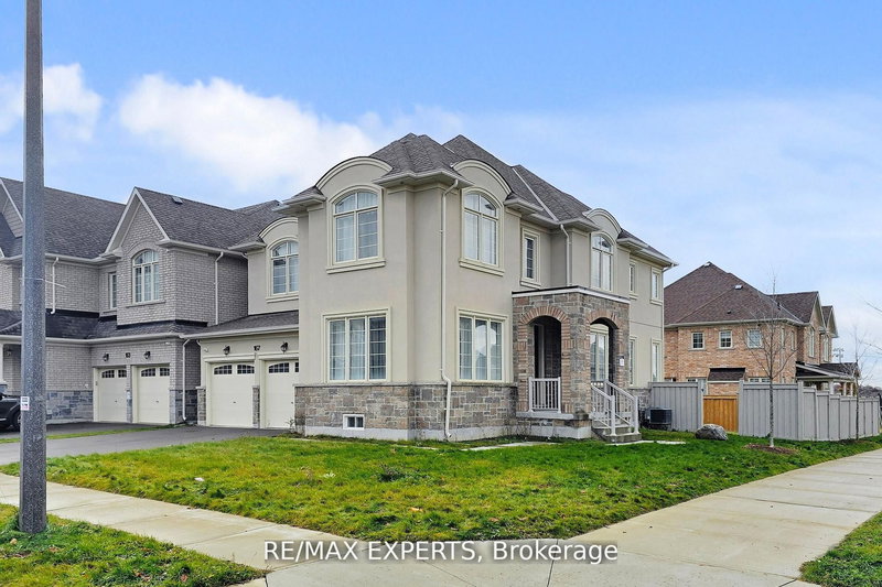 167 Frederick Pearson St, East Gwillimbury, L9N 0Y8 | Image 2