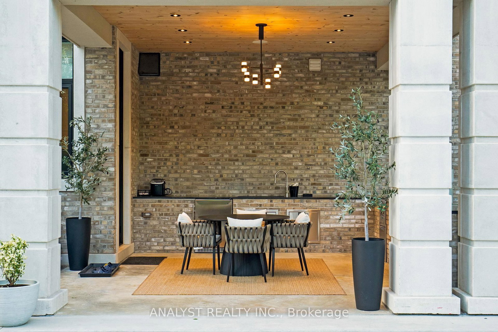 Detached House for sale at 81 Ellis Avenue, King, Ontario, L0G 1N0 - Nobleton - MLS: N12883984