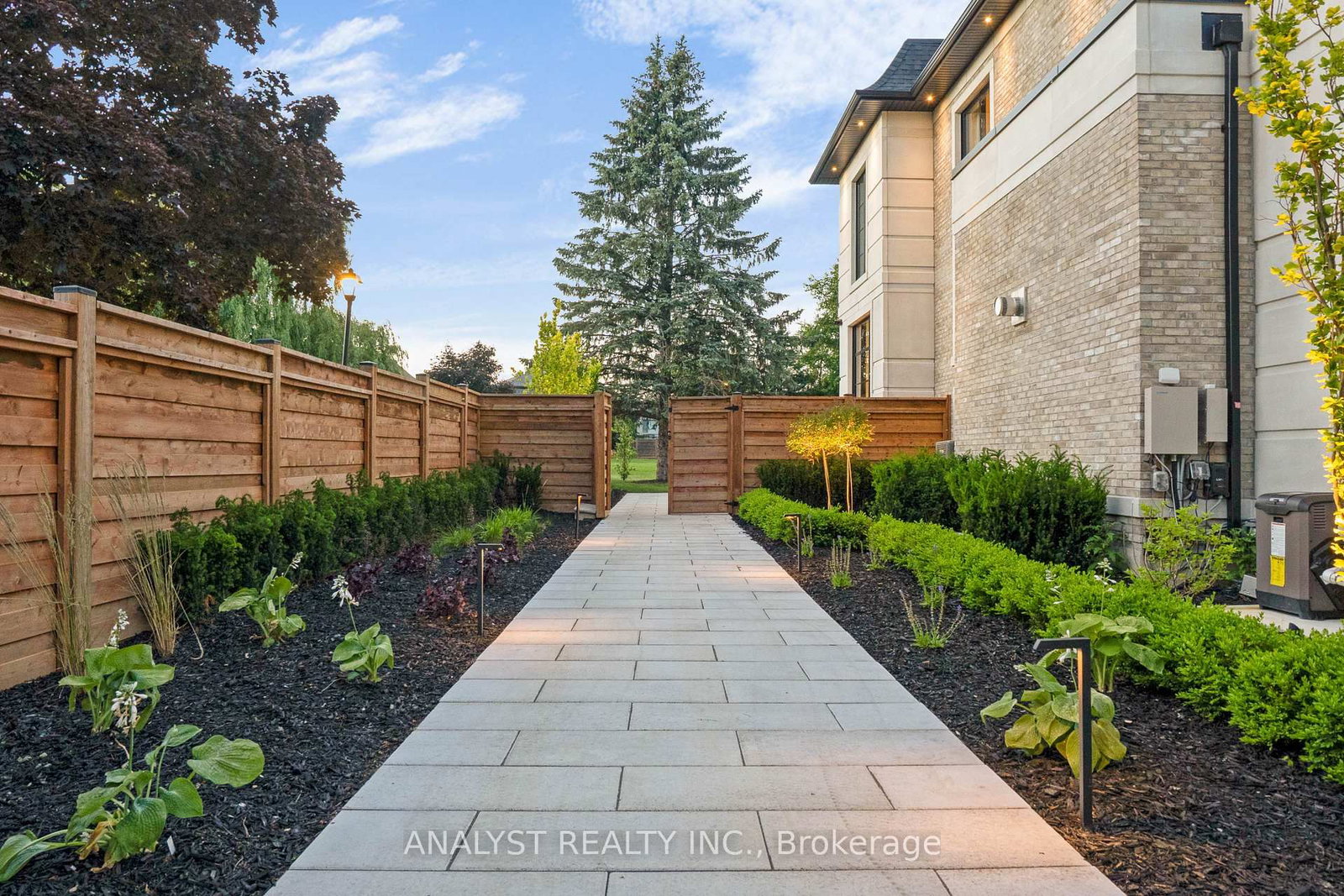 Detached House for sale at 81 Ellis Avenue, King, Ontario, L0G 1N0 - Nobleton - MLS: N12883984