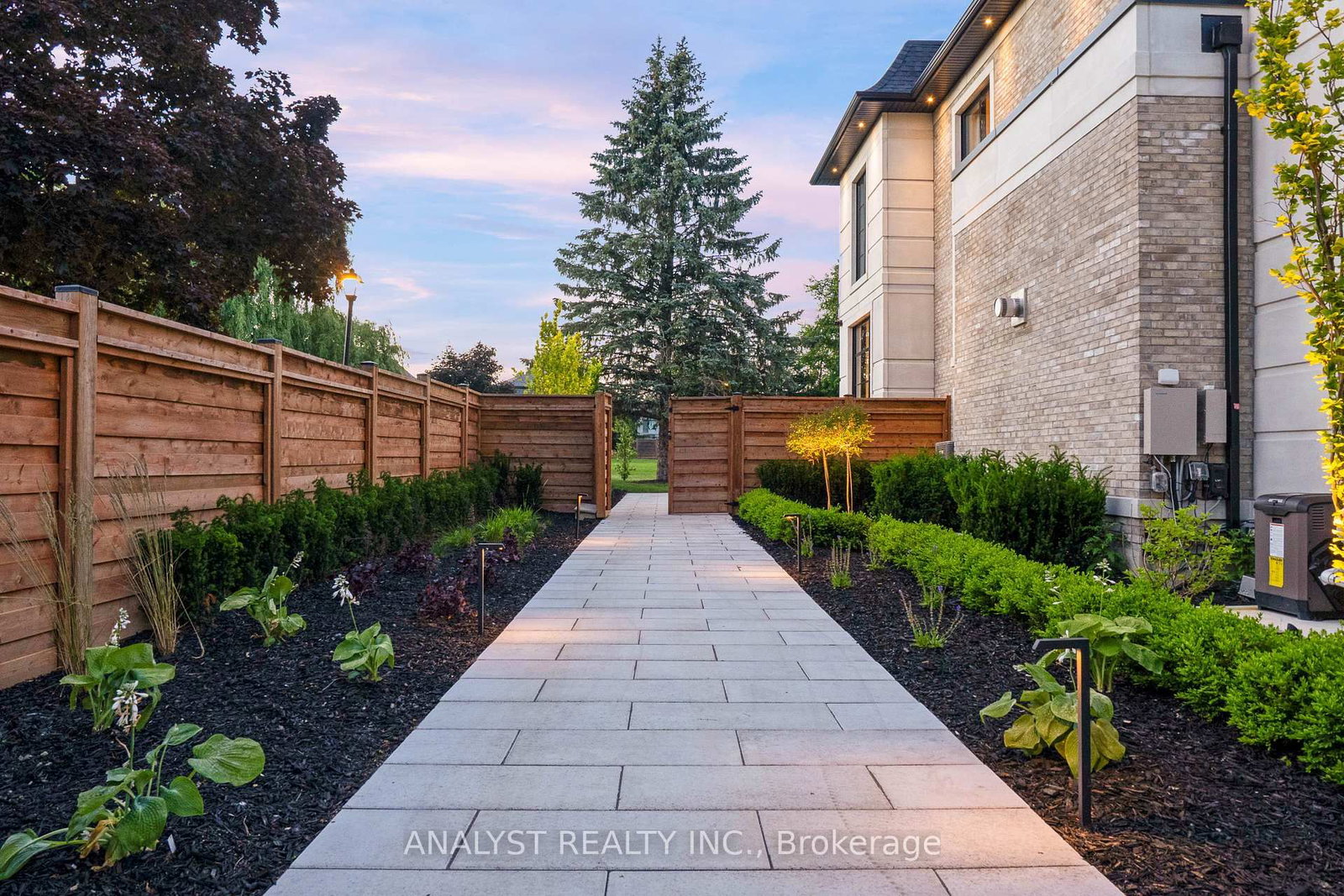 Detached House for sale at 81 Ellis Avenue, King, Ontario, L0G 1N0 - Nobleton - MLS: N12883984