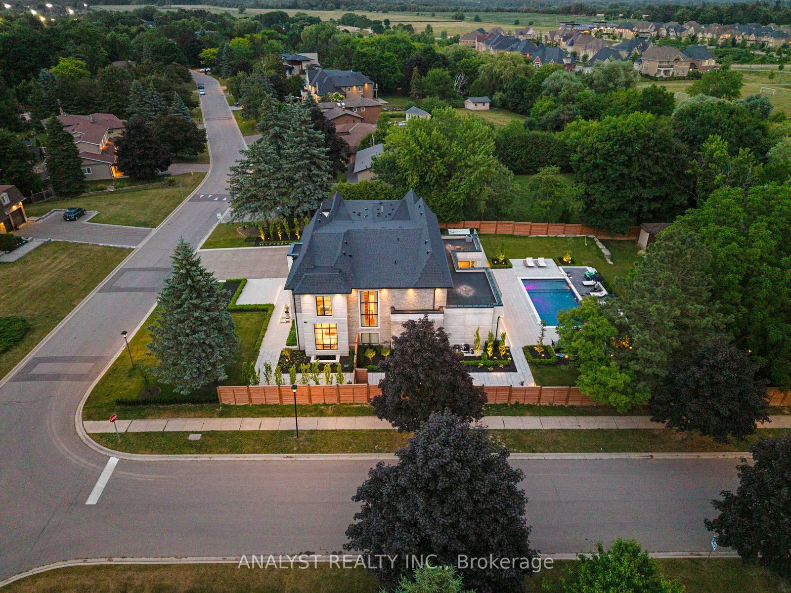 Detached House for sale at 81 Ellis Avenue, King, Ontario, L0G 1N0 - Nobleton - MLS: N12883984