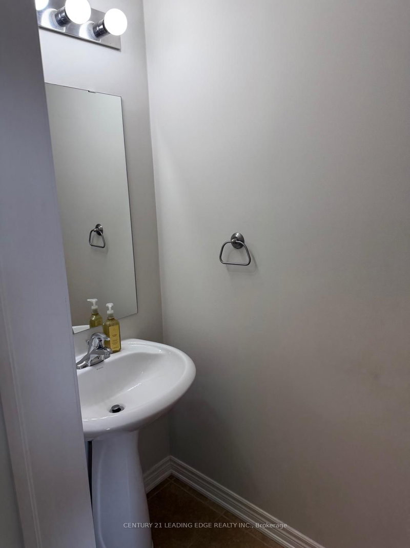 97 Thatcher Cres, East Gwillimbury, L9N 0B9 | Image 2