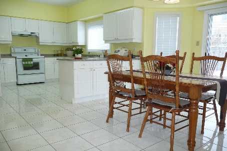 342 Brookside Rd, Richmond Hill, L4C0G6 | Image 2