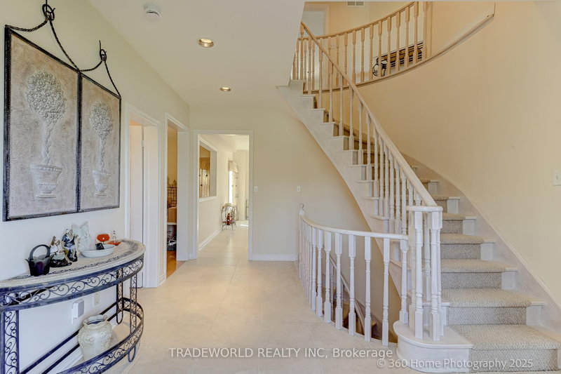 80 Eyer Dr, Markham, L6C 1S3 | Image 3