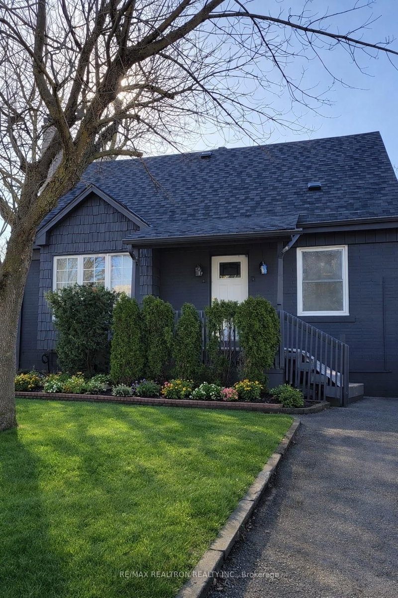 120 Pugsley Ave, Richmond Hill, L4C 1Z9 | Image 2