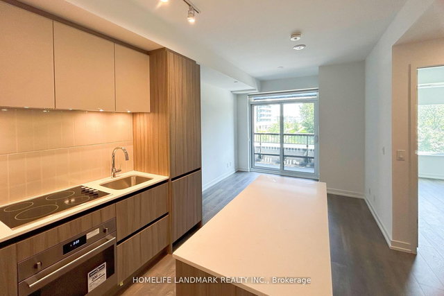 D-325 - 8 Beverley Glen Boulevard