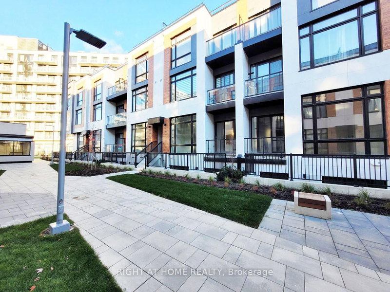 911 - 2 Steckley House Lane, Richmond Hill, L4S 0N4 | Image 3