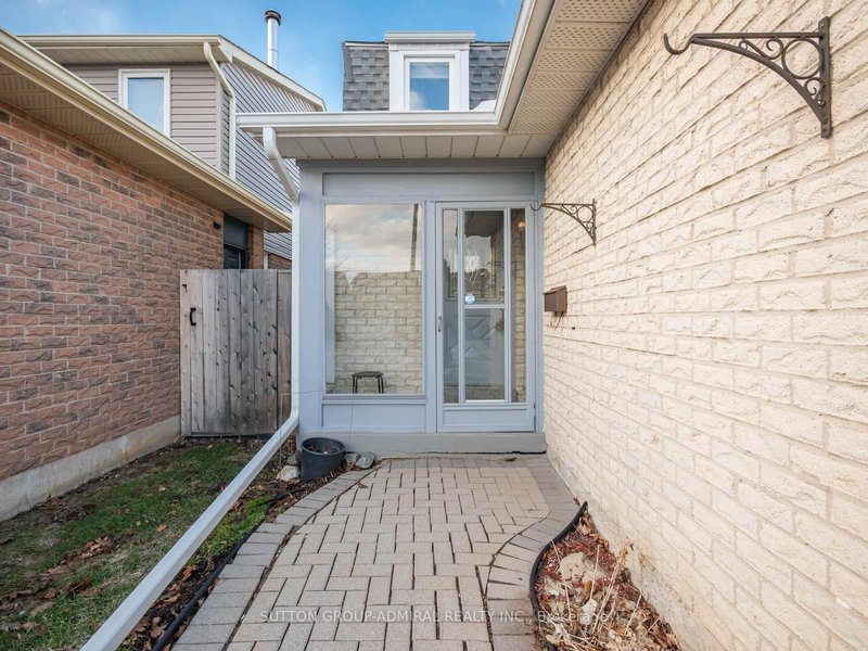 218 Mullen Dr, Vaughan, L4J 2P1 | Image 2