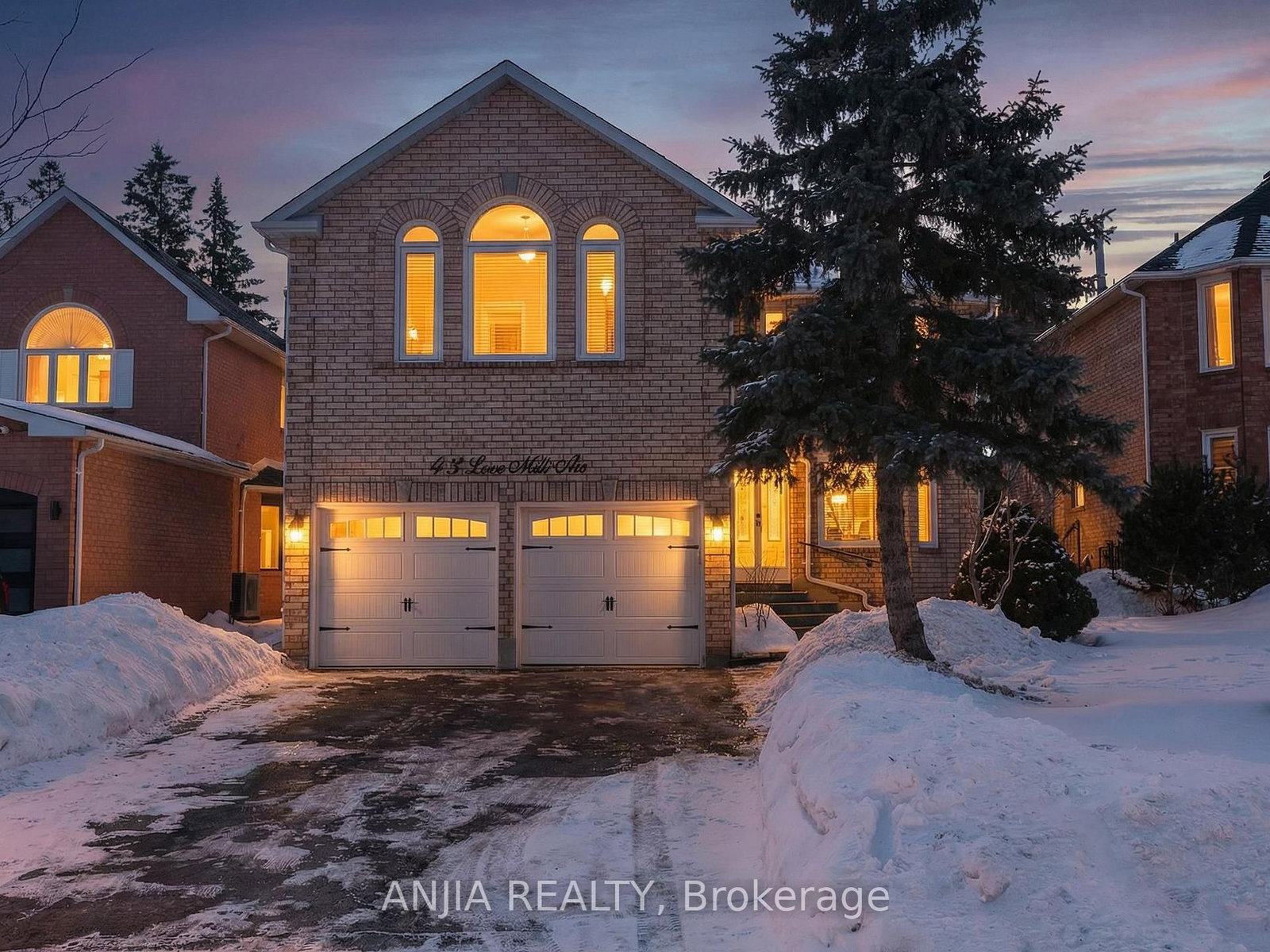 Detached House for sale at 43 Leno Mills Avenue, Richmond Hill, Ontario, L4S 1C2 - Devonsleigh - MLS: N12886264