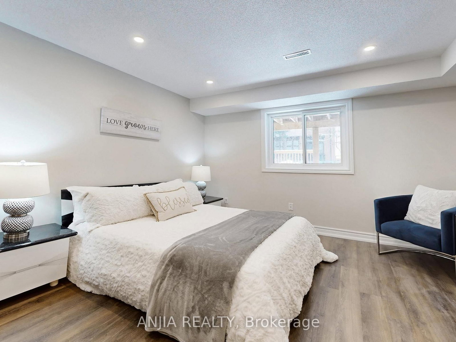 Detached House for sale at 43 Leno Mills Avenue, Richmond Hill, Ontario, L4S 1C2 - Devonsleigh - MLS: N12886264