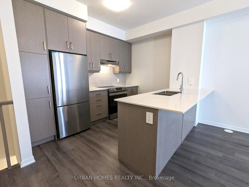 65 - 31 Honeycrisp Cres, Vaughan, L4K 0N6 | Image 2