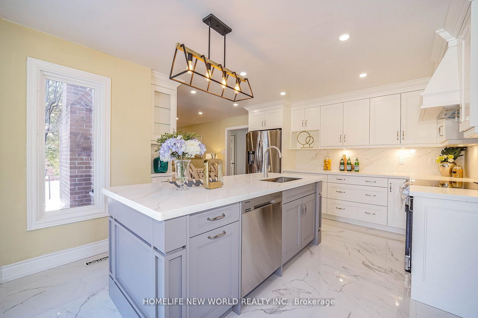 Detached House for sale at 15 Marylebone Crescent, Richmond Hill, Ontario, L4E 2L5 - Oak Ridges Lake Wilcox - MLS: N12886826