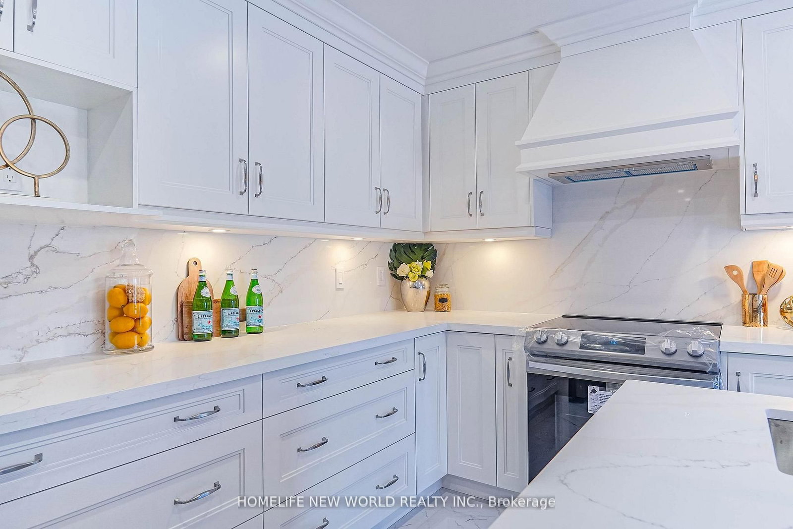 Detached House for sale at 15 Marylebone Crescent, Richmond Hill, Ontario, L4E 2L5 - Oak Ridges Lake Wilcox - MLS: N12886826