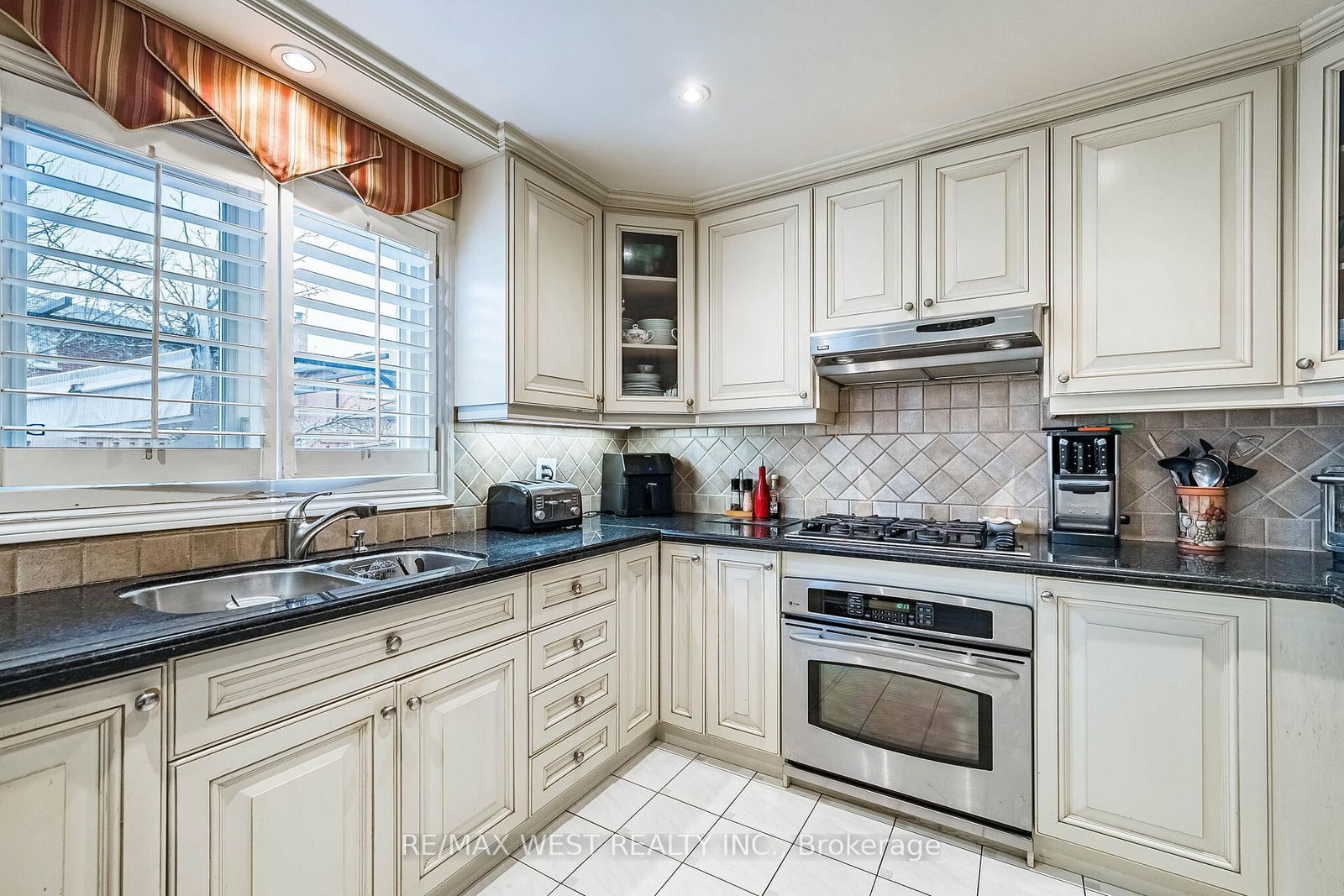 Detached House for sale at 81 Vera Street, Vaughan, Ontario, L4L 5S4 - East Woodbridge - MLS: N12888034