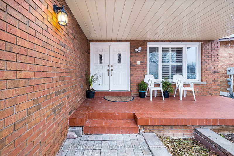 81 Vera St, Vaughan, L4L 5S4 | Image 2