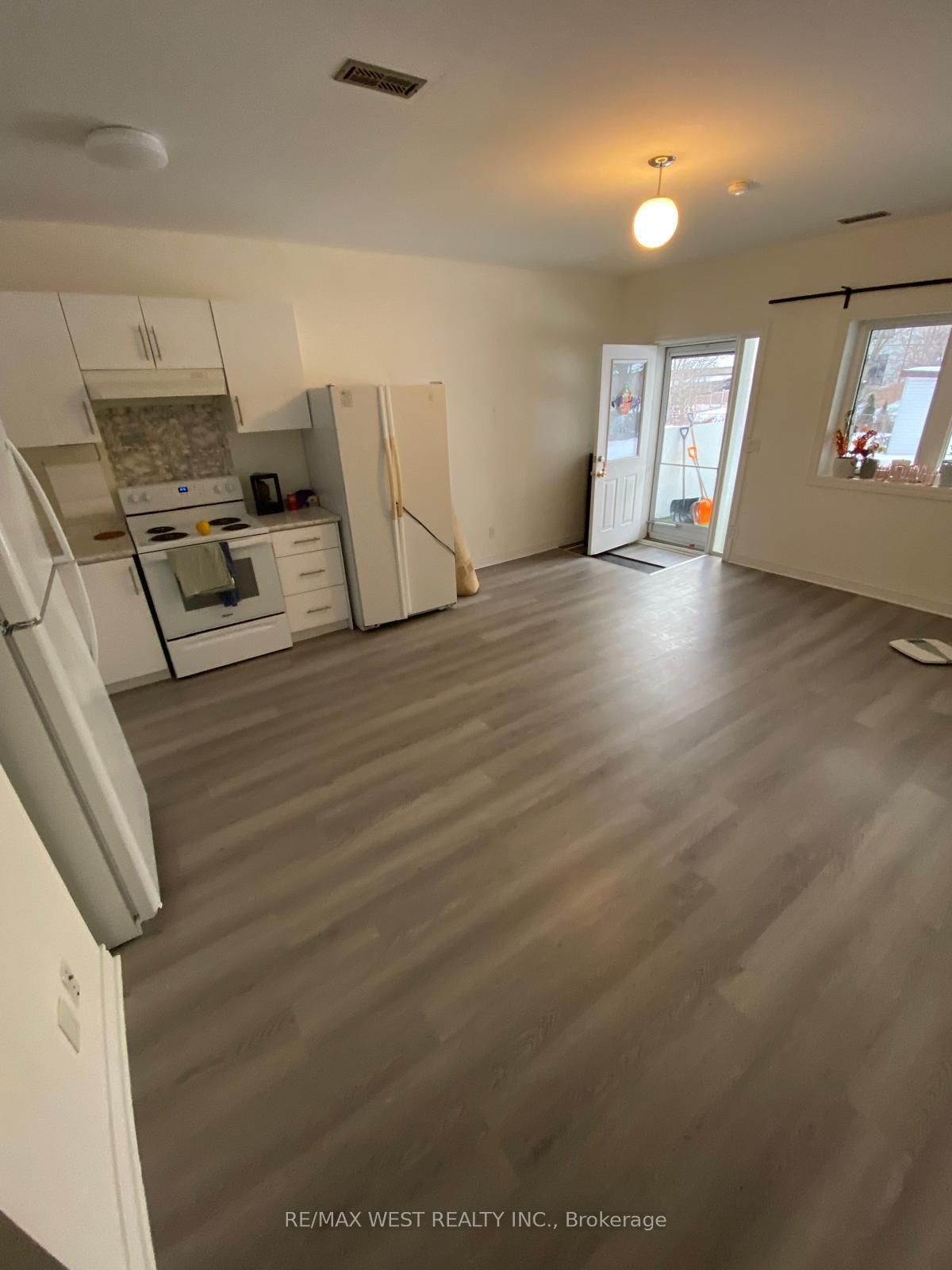 9720 Keele Street - Photo 2