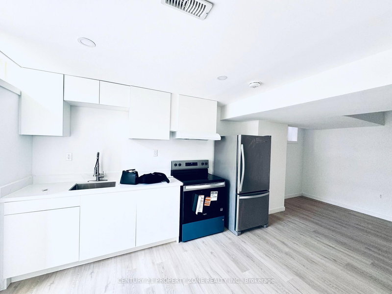 # Bsmt, - 12 Prairie Grass Cres, East Gwillimbury, L9N 0S8 | Image 3