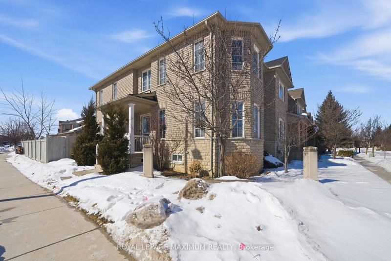2 Castle Park Blvd, Vaughan, L4H 1M5 | Image 2