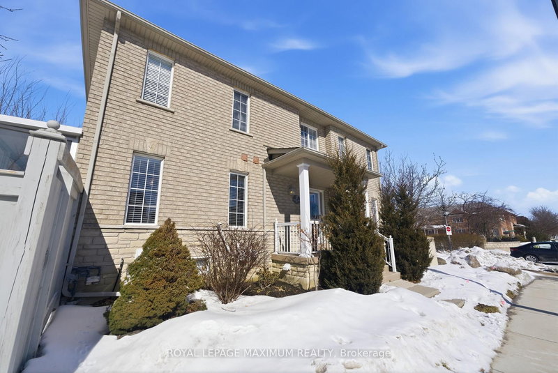 2 Castle Park Blvd, Vaughan, L4H 1M5 | Image 3