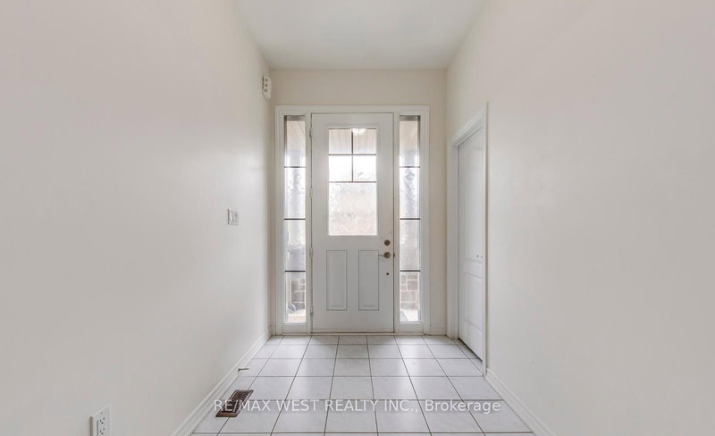 286 Danny Wheeler Blvd, Georgina, L4P 0J9 | Image 3