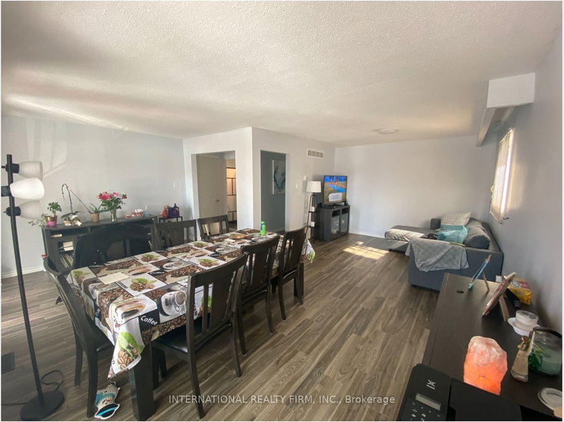 (Main) - 43 Quaker Ridge Rd, Vaughan, L4K 2E5 | Image 3