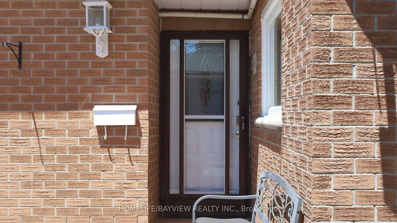 MAIN & SECOND FLOORS - 123 Kersey Cres, Richmond Hill, L4C 5X4 | Image 3