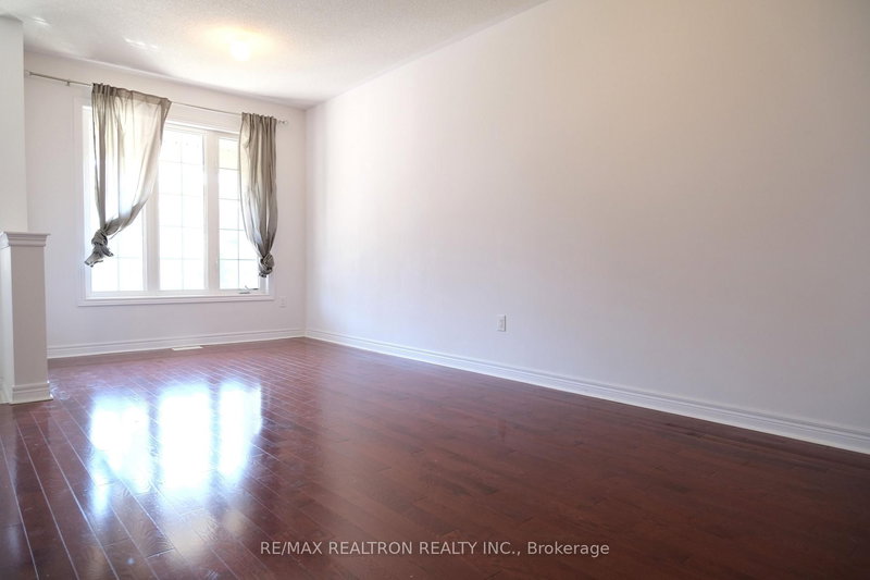 8 James Glover Dr, Markham, L6C 0W1 | Image 3