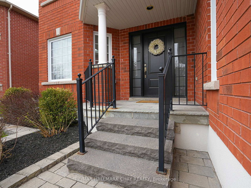 2292 Jack Cres, Innisfil, L9S 2C8 | Image 3