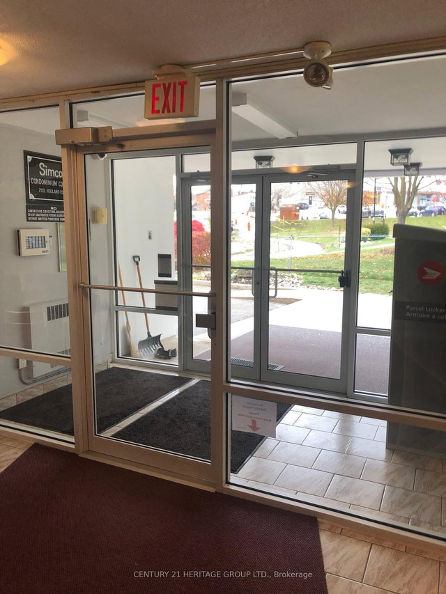 102 - 200 Holland Court