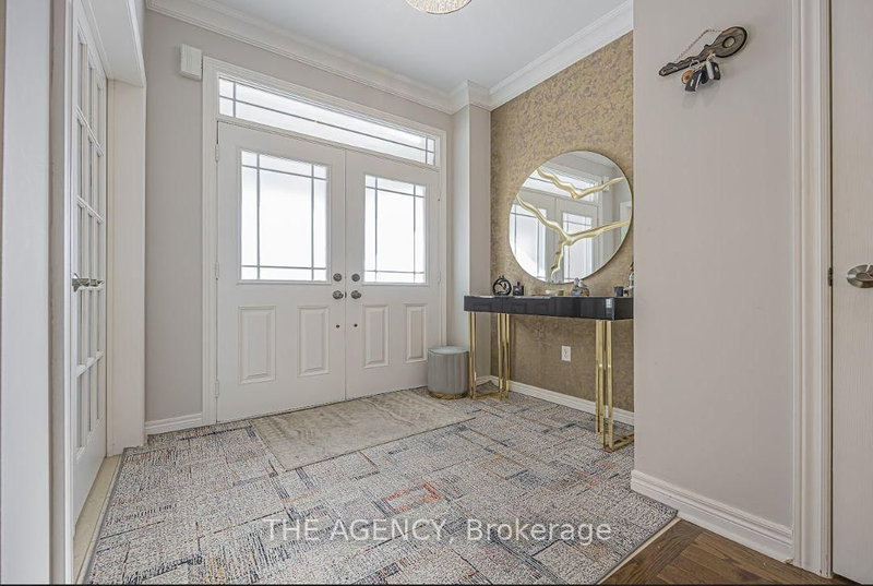 48 Tonner Cres, Aurora, L4G 0G6 | Image 2