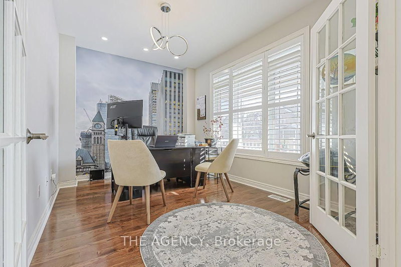 48 Tonner Cres, Aurora, L4G 0G6 | Image 3