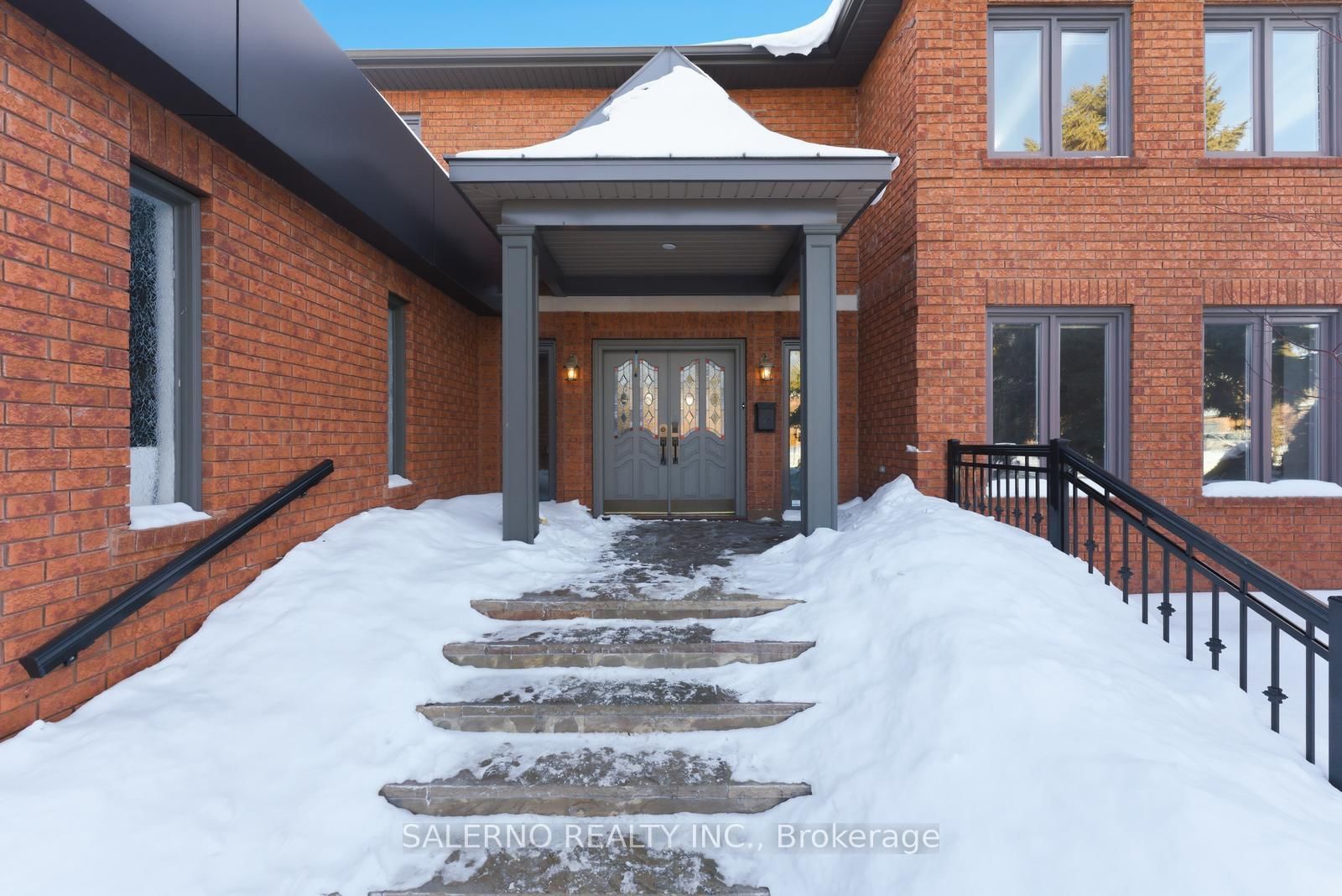 Detached House sold at 118 Torran Road, Vaughan, Ontario, L4L 2Y7 - Islington Woods - MLS: N12891398