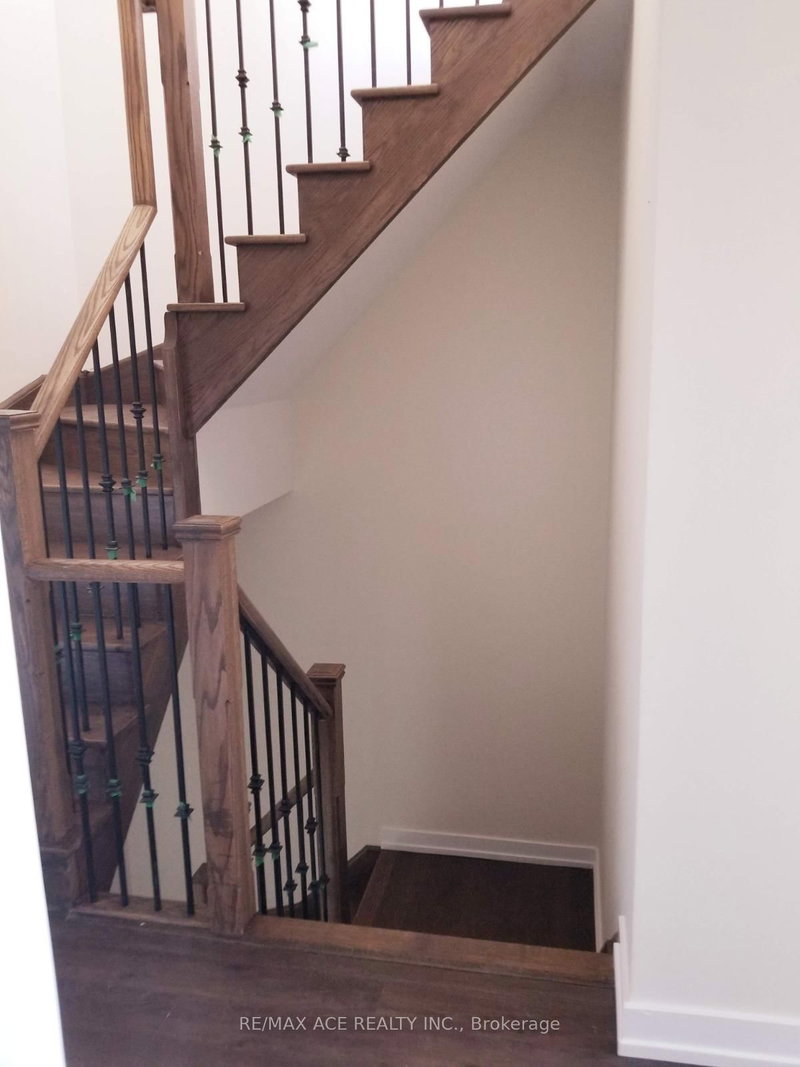 611 - 50 Dunsheath Way, Markham, L6B 1N3 | Image 2