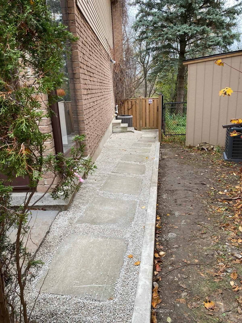 Basement - 120 Greenbelt Cres, Richmond Hill, L4C 5R8 | Image 2