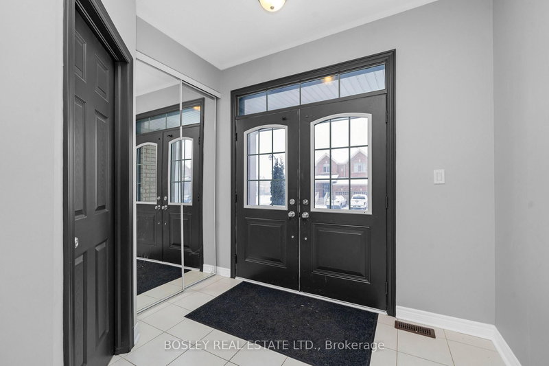 24 Schwalm Cres, New Tecumseth, L0G 1W0 | Image 3