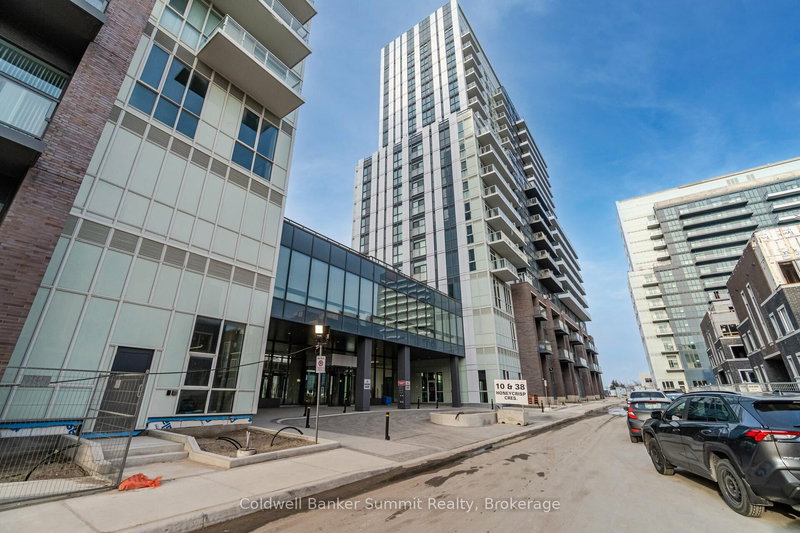 1019 - 38 Honeycrisp Cres, Vaughan, L4K 0M8 | Image 2