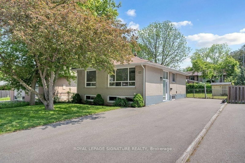 47 Aurora Heights Dr, Aurora, L4G 2W6 | Image 2