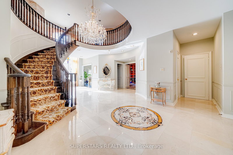 28 Edmund Cres, Richmond Hill, L4B 2X8 | Image 2