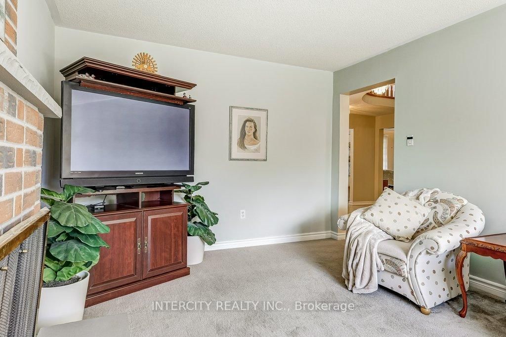 Detached House for sale at 21 Marylebone Crescent, Richmond Hill, Ontario, L4E 2L5 - Oak Ridges Lake Wilcox - MLS: N12894872