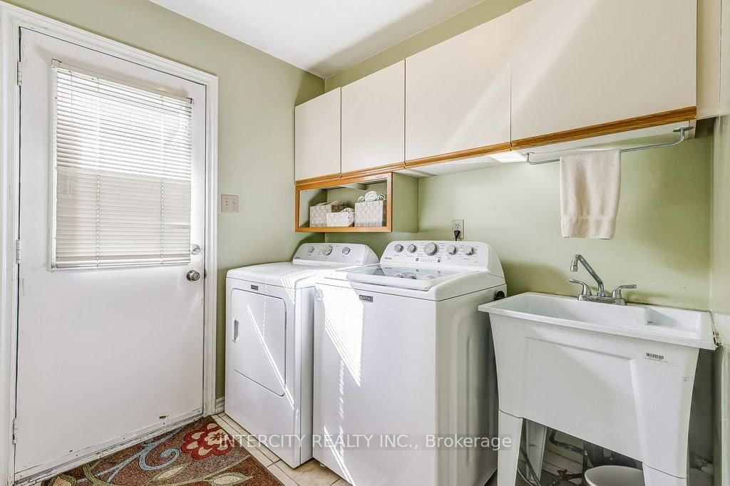 Detached House for sale at 21 Marylebone Crescent, Richmond Hill, Ontario, L4E 2L5 - Oak Ridges Lake Wilcox - MLS: N12894872