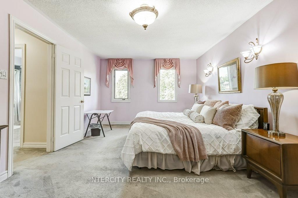 Detached House for sale at 21 Marylebone Crescent, Richmond Hill, Ontario, L4E 2L5 - Oak Ridges Lake Wilcox - MLS: N12894872