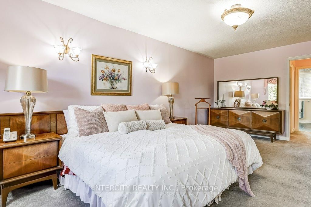 Detached House for sale at 21 Marylebone Crescent, Richmond Hill, Ontario, L4E 2L5 - Oak Ridges Lake Wilcox - MLS: N12894872