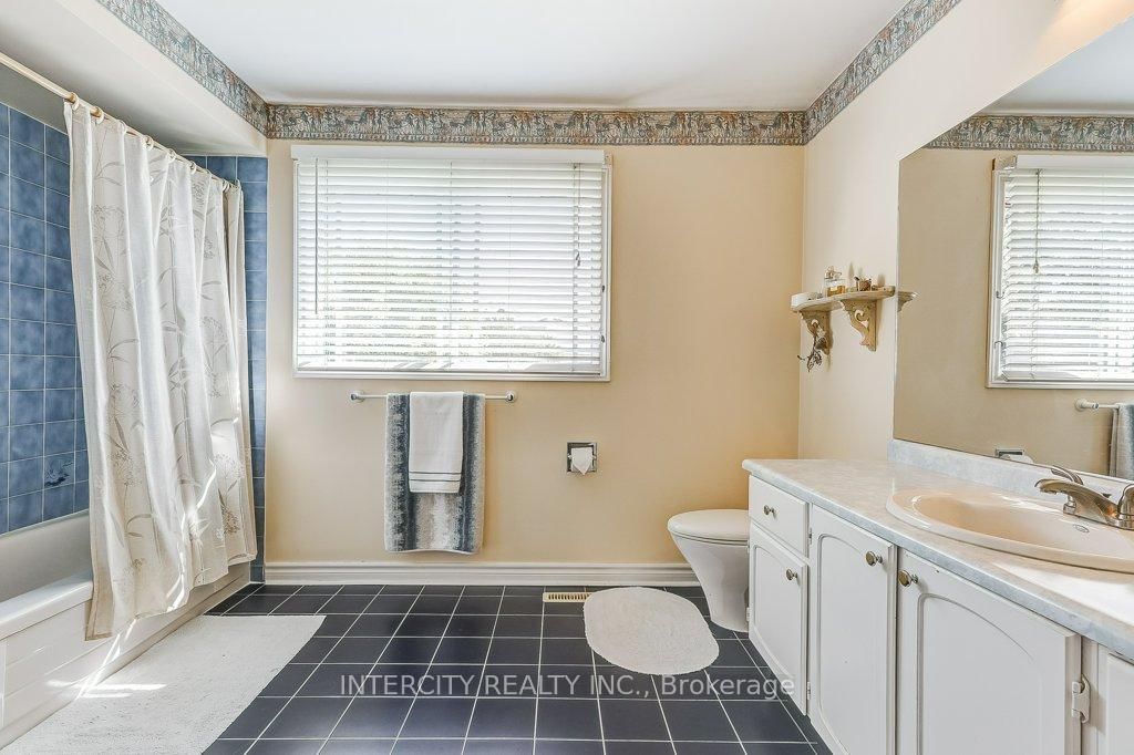 Detached House for sale at 21 Marylebone Crescent, Richmond Hill, Ontario, L4E 2L5 - Oak Ridges Lake Wilcox - MLS: N12894872