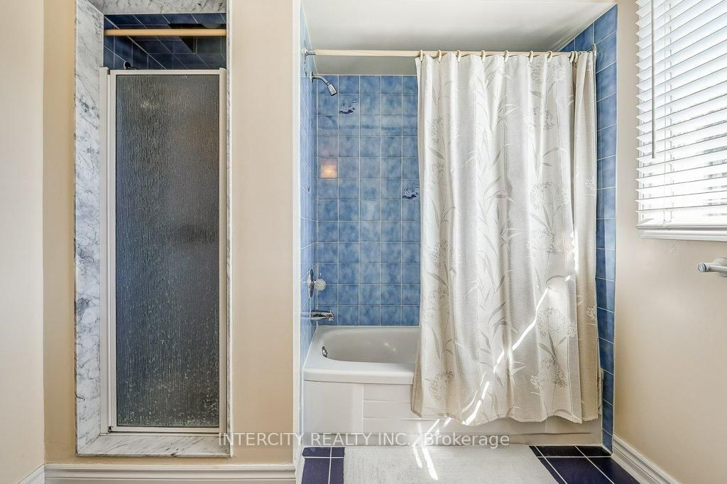 Detached House for sale at 21 Marylebone Crescent, Richmond Hill, Ontario, L4E 2L5 - Oak Ridges Lake Wilcox - MLS: N12894872