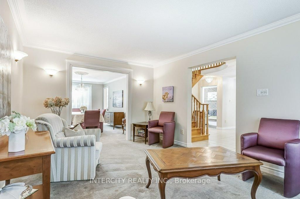 Detached House for sale at 21 Marylebone Crescent, Richmond Hill, Ontario, L4E 2L5 - Oak Ridges Lake Wilcox - MLS: N12894872