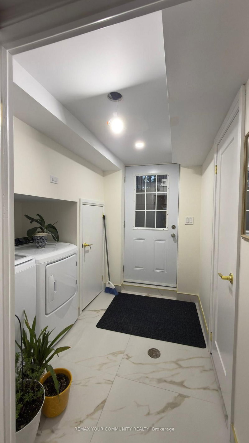 Basement - 15 Springhead Gdns, Richmond Hill, L4C 5B8 | Image 3