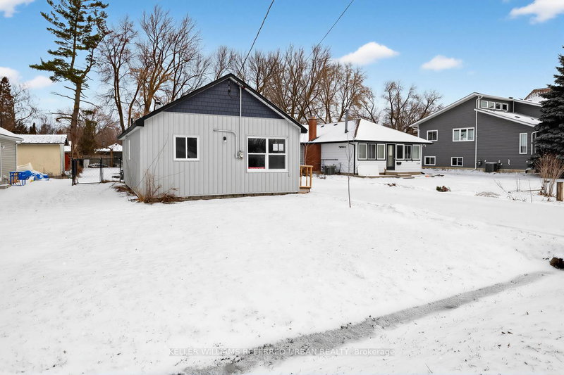 208 Bayview Ave, Georgina, L4P 2T2 | Image 2